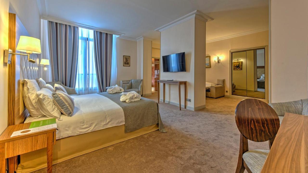 Westminster & 4*