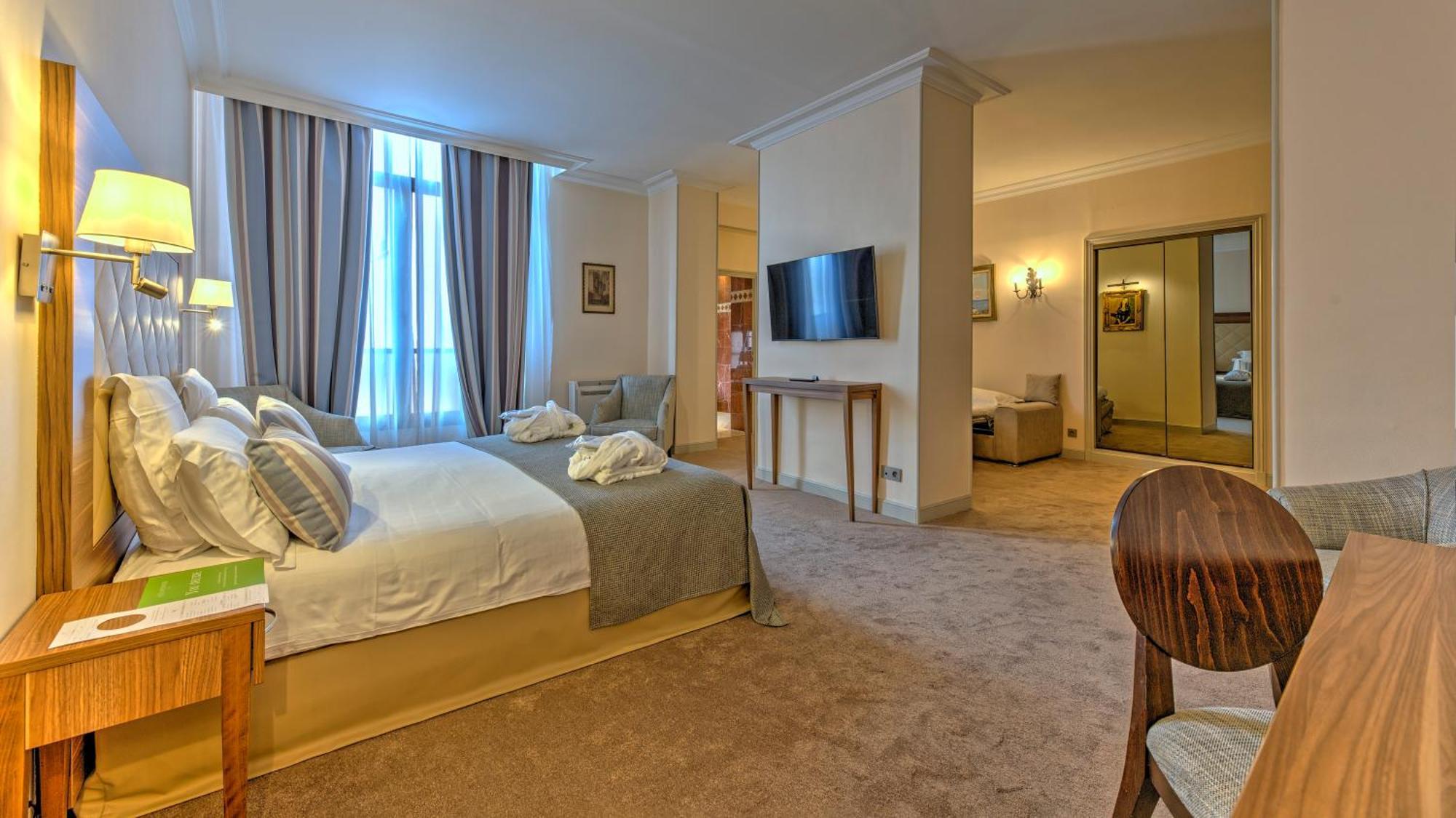 Westminster & 4* Nice